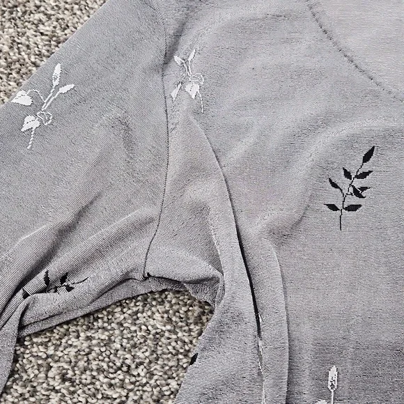 Women's Gray V-Neck Floral Embroidered Top - Picture 3 of 5